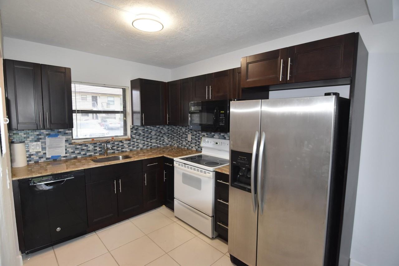 21895 Lake Forest Cir #102 - Photo 3 of 19
