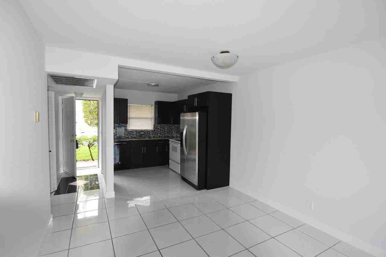 21895 Lake Forest Cir #102 - Photo 4 of 19