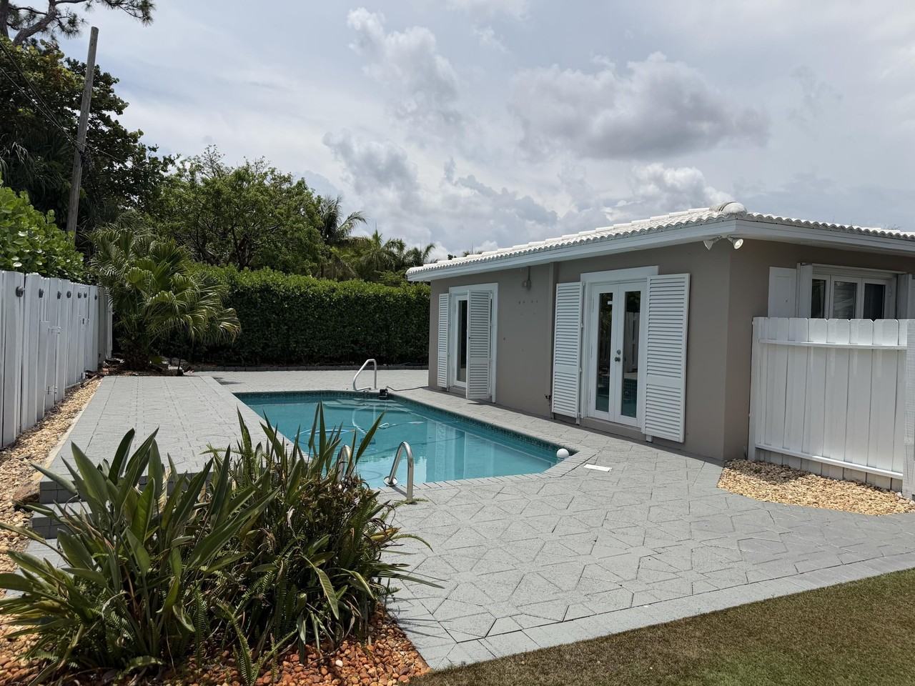 204 S Seacrest Cir - Photo 2 of 31