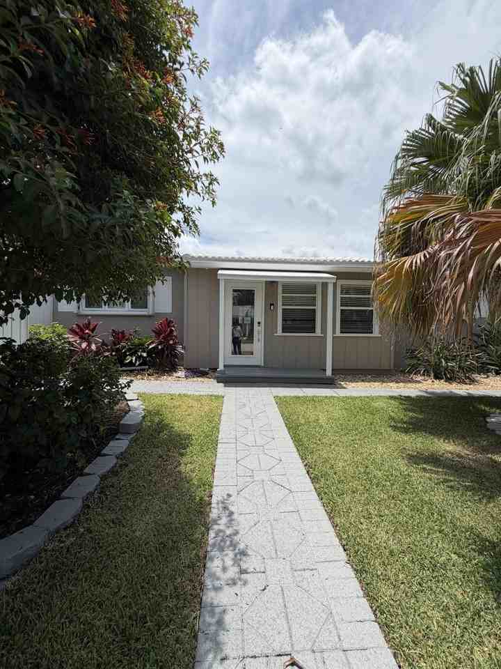 204 S Seacrest Cir - Photo 4 of 31