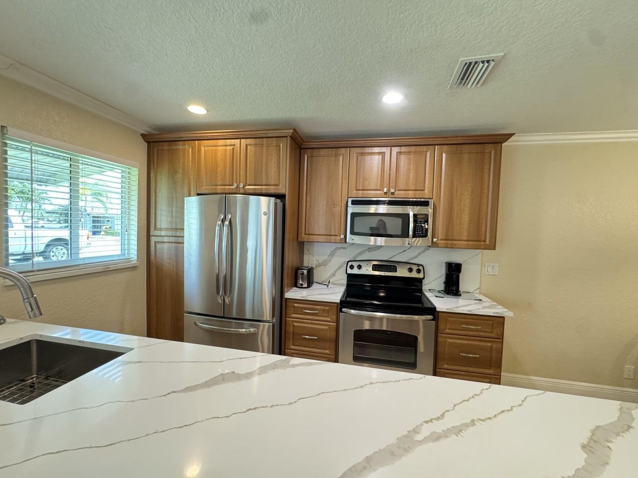 512 High Point Dr #C - Photo 4 of 18