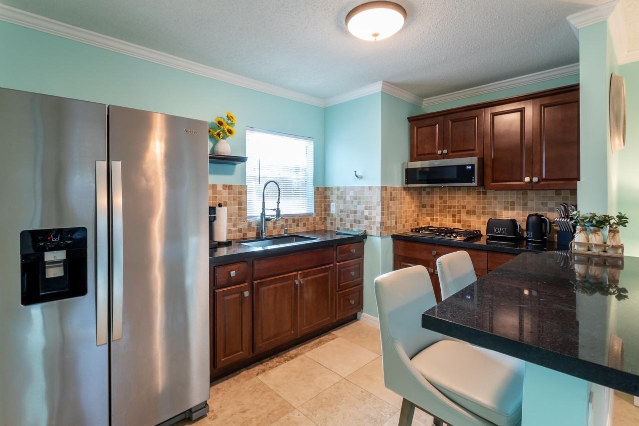 1724 37th St - Photo 5 of 14