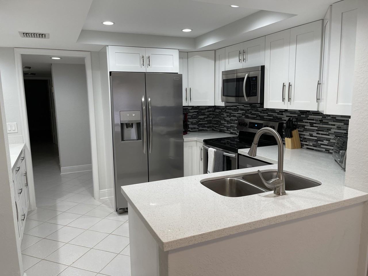 1660 Twelve Oaks Way #203 - Photo 3 of 24