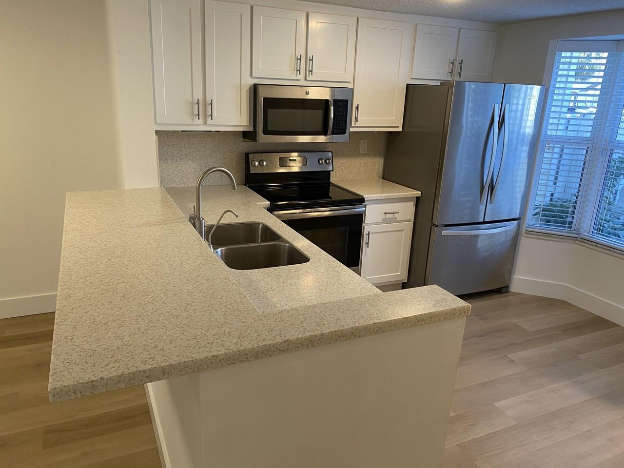 2879 Ne 15th St - Photo 5 of 30