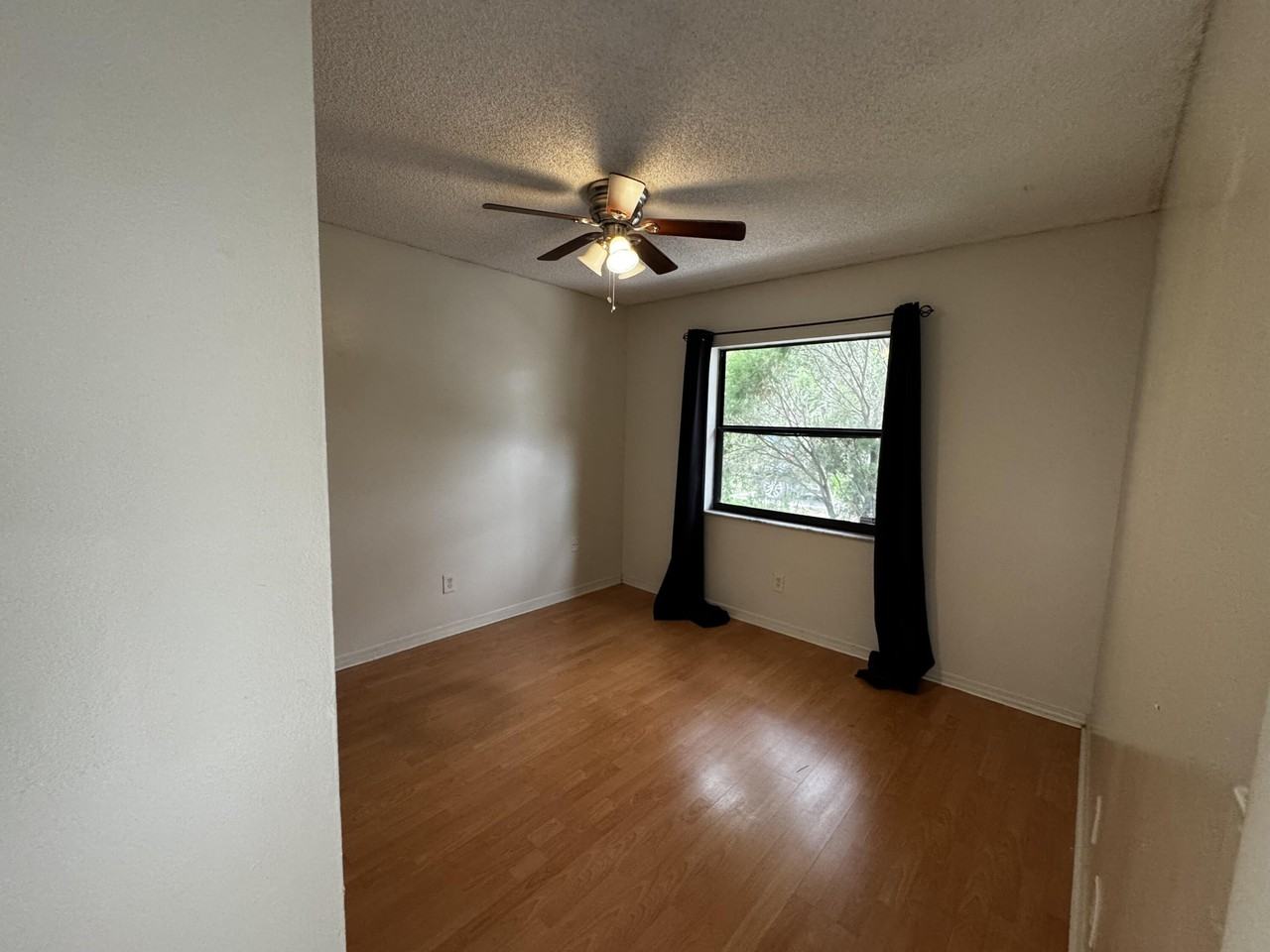 3831 Sw 69th Ave - Photo 4 of 19