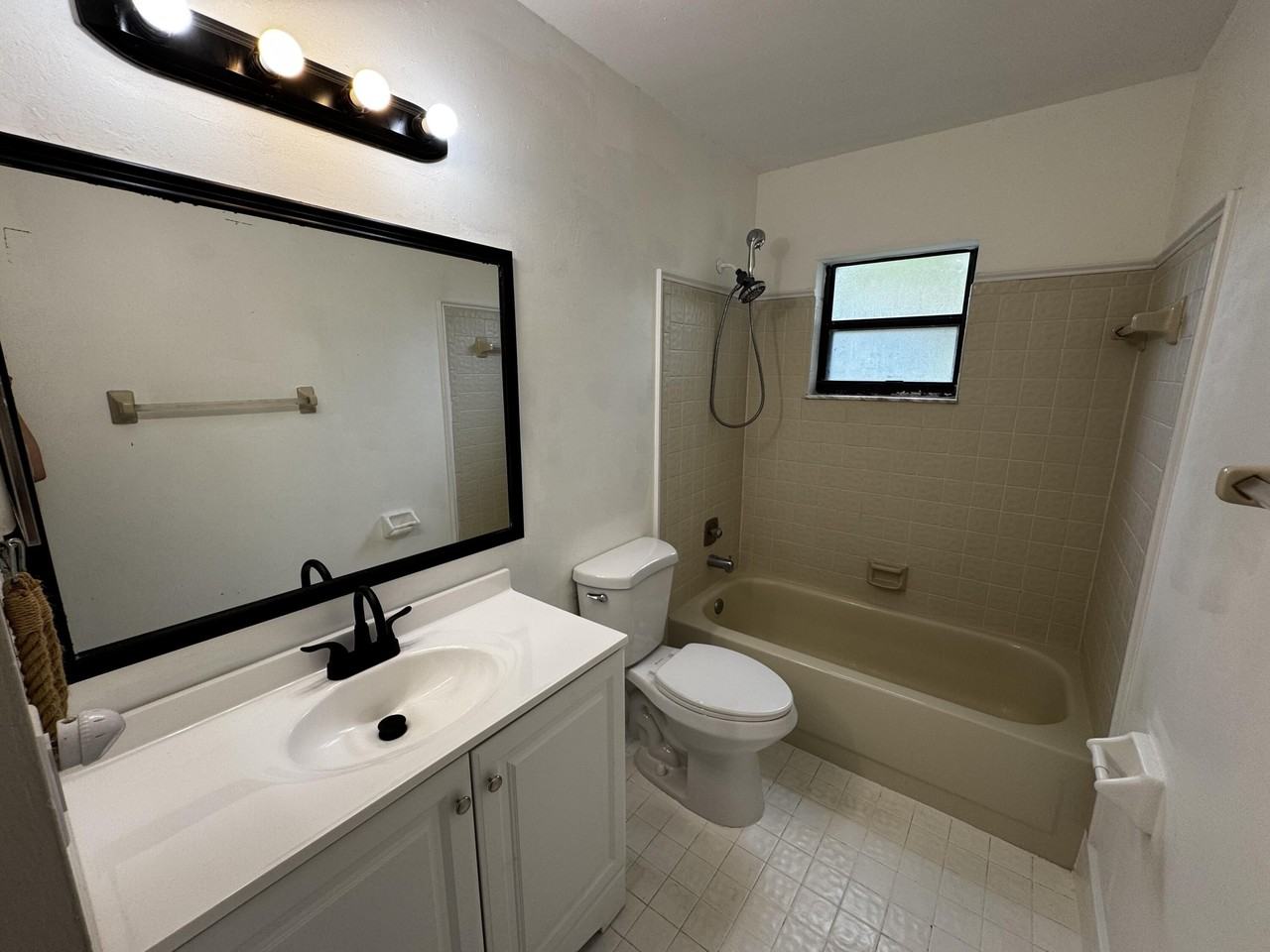 3831 Sw 69th Ave - Photo 6 of 19
