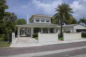 featured image of 506 N Lakeside Dr