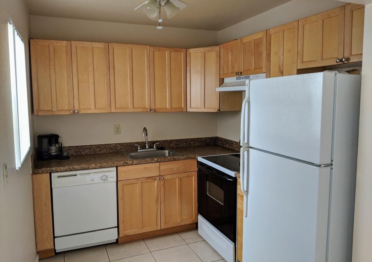 288 Devon St - Photo 2 of 13