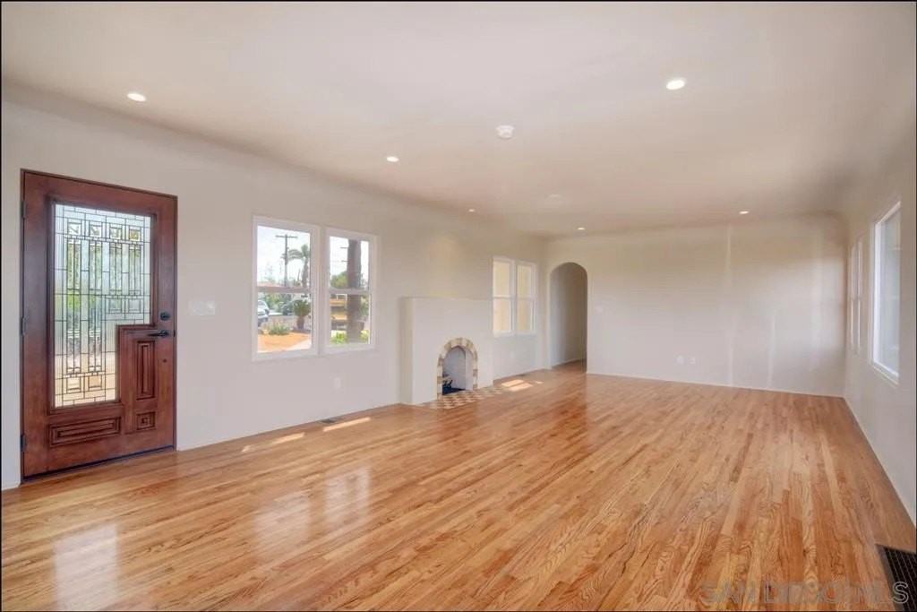 4388 Middlesex Dr - Photo 2 of 19