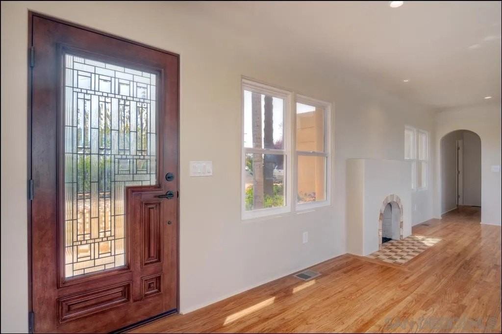 4388 Middlesex Dr - Photo 3 of 19