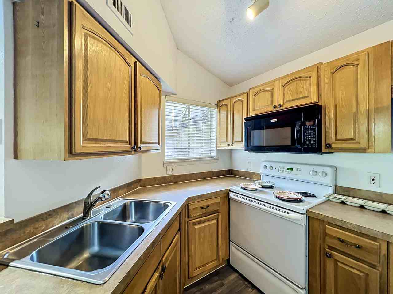 1940 Lake Atriums Cir #112 - Photo 4 of 18