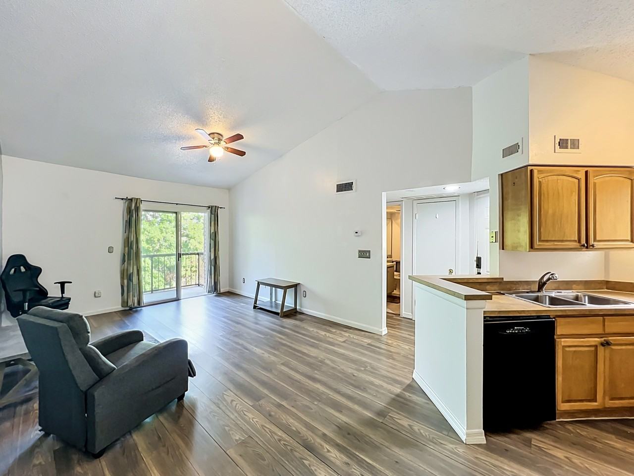 1940 Lake Atriums Cir #112 - Photo 6 of 18
