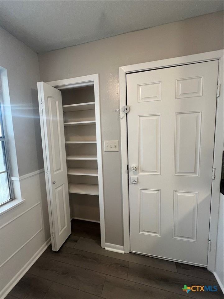 4612 Camellia St - Photo 6 of 18