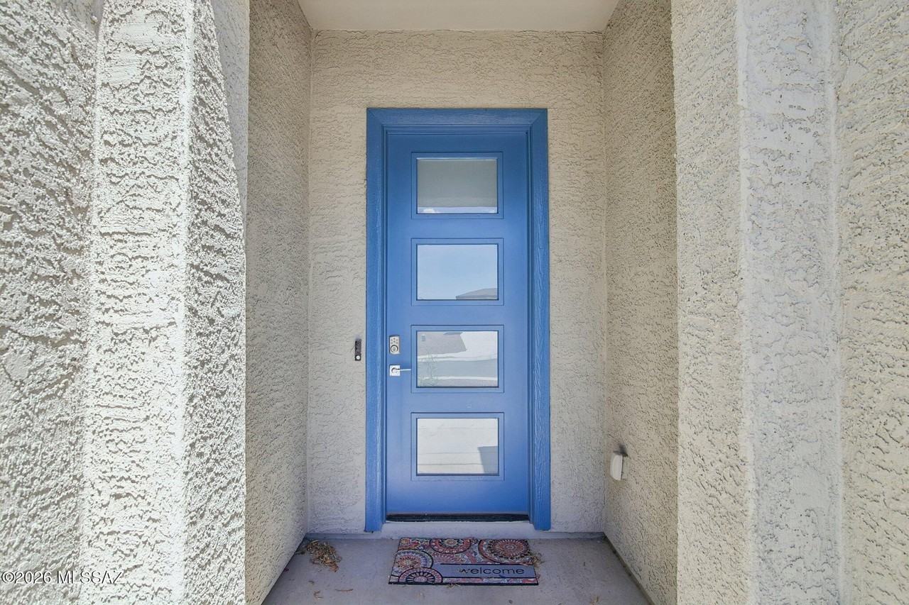670 W Lexington St - Photo 3 of 34