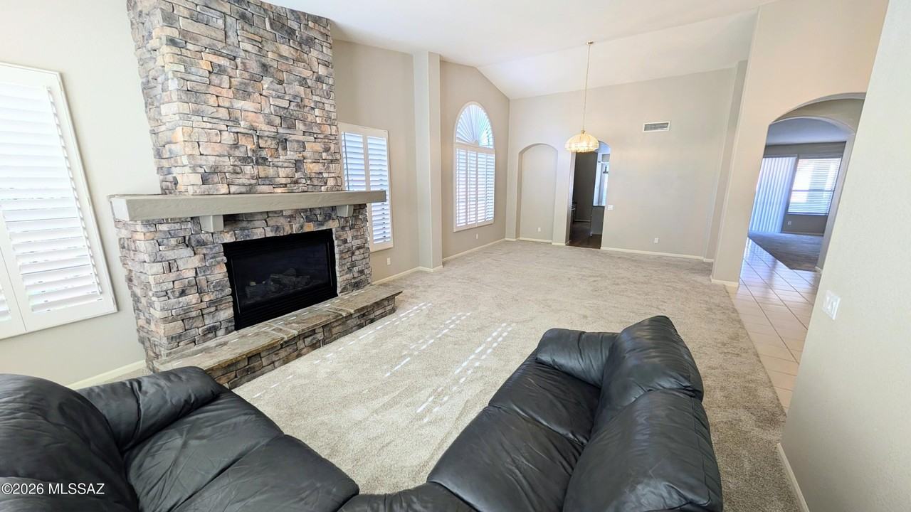37985 S Eagle Dr - Photo 5 of 32