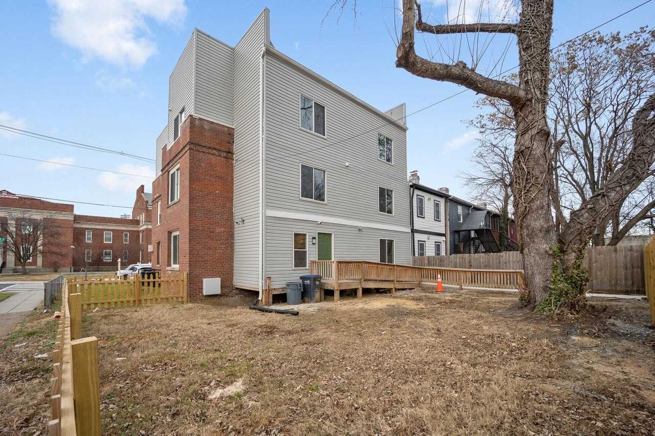 1642 16th St Se #3 - Photo 3 of 22