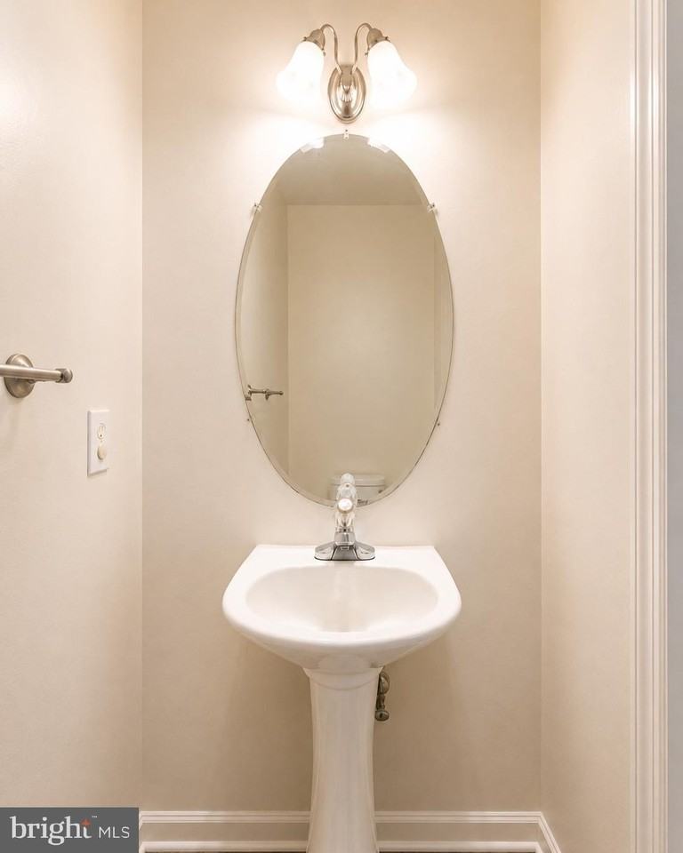 638 Villager Cir - Photo 5 of 26