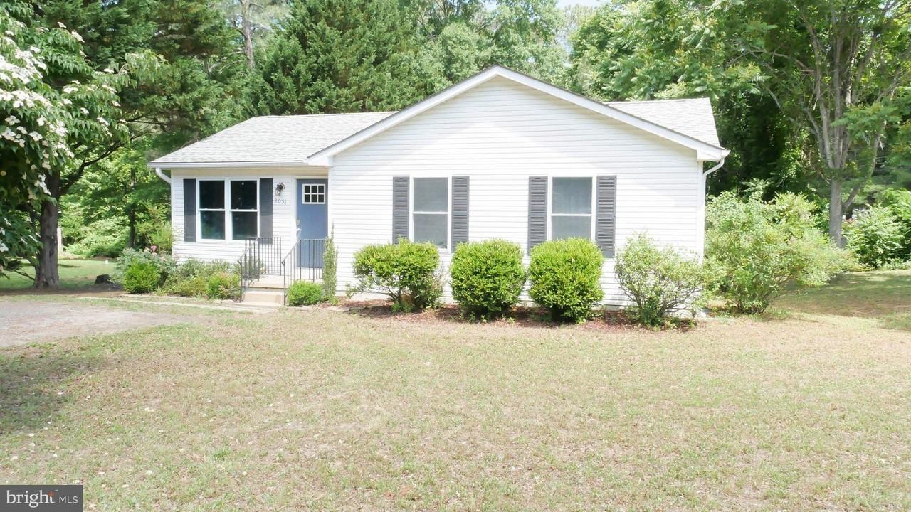 2051 Collins Ct