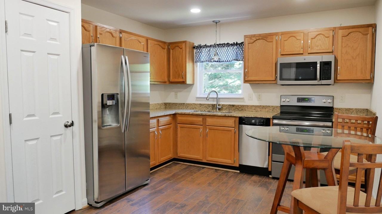 2051 Collins Ct - Photo 2 of 17