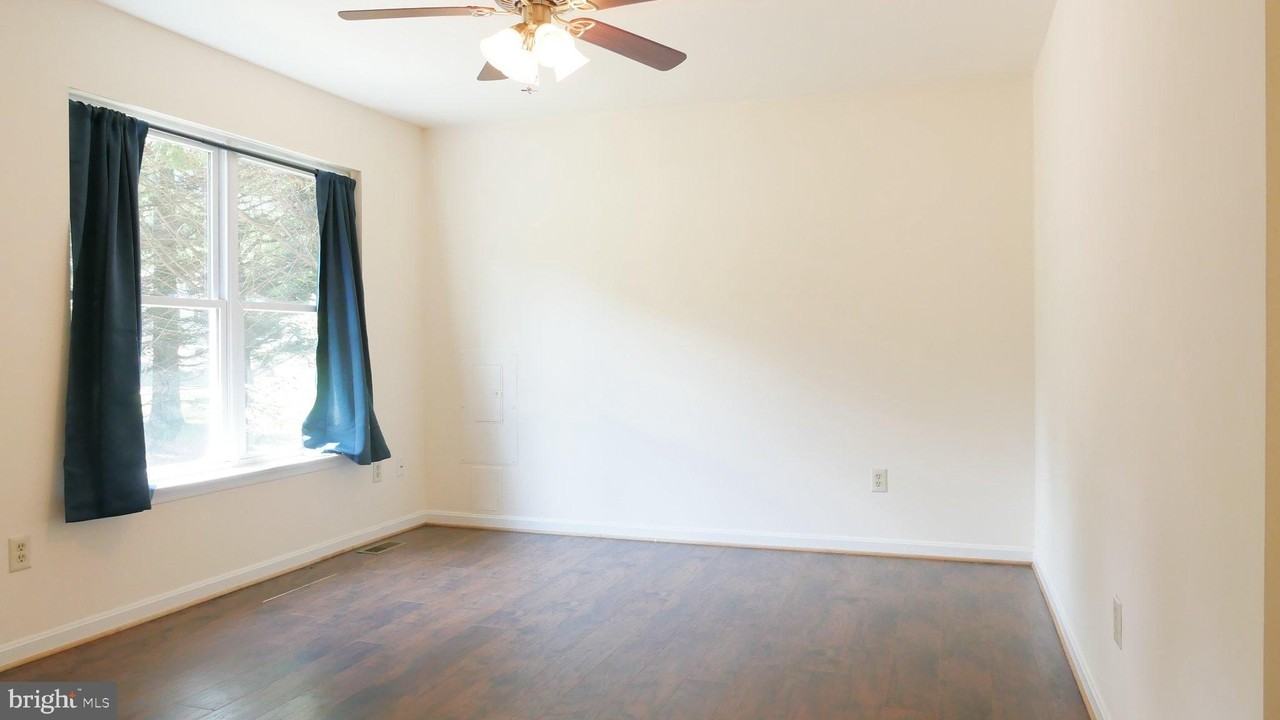 2051 Collins Ct - Photo 3 of 17