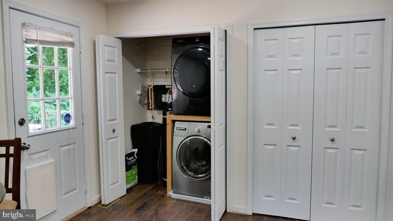 2051 Collins Ct - Photo 4 of 17