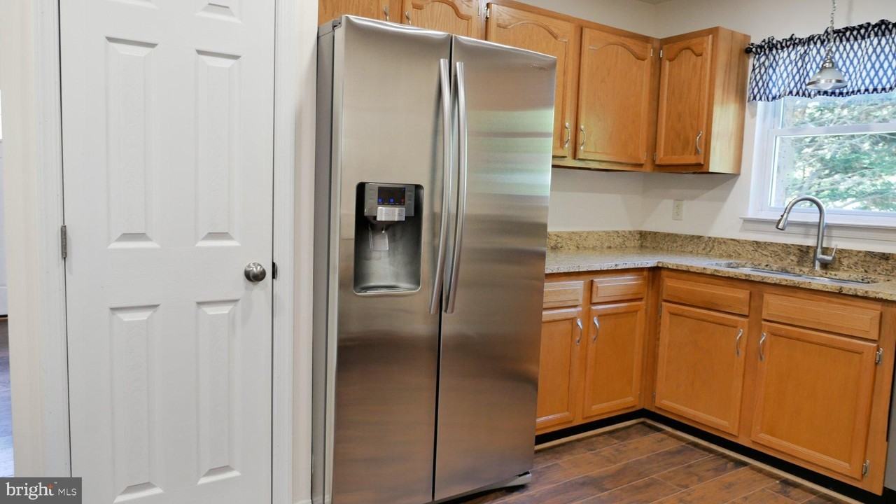 2051 Collins Ct - Photo 5 of 17