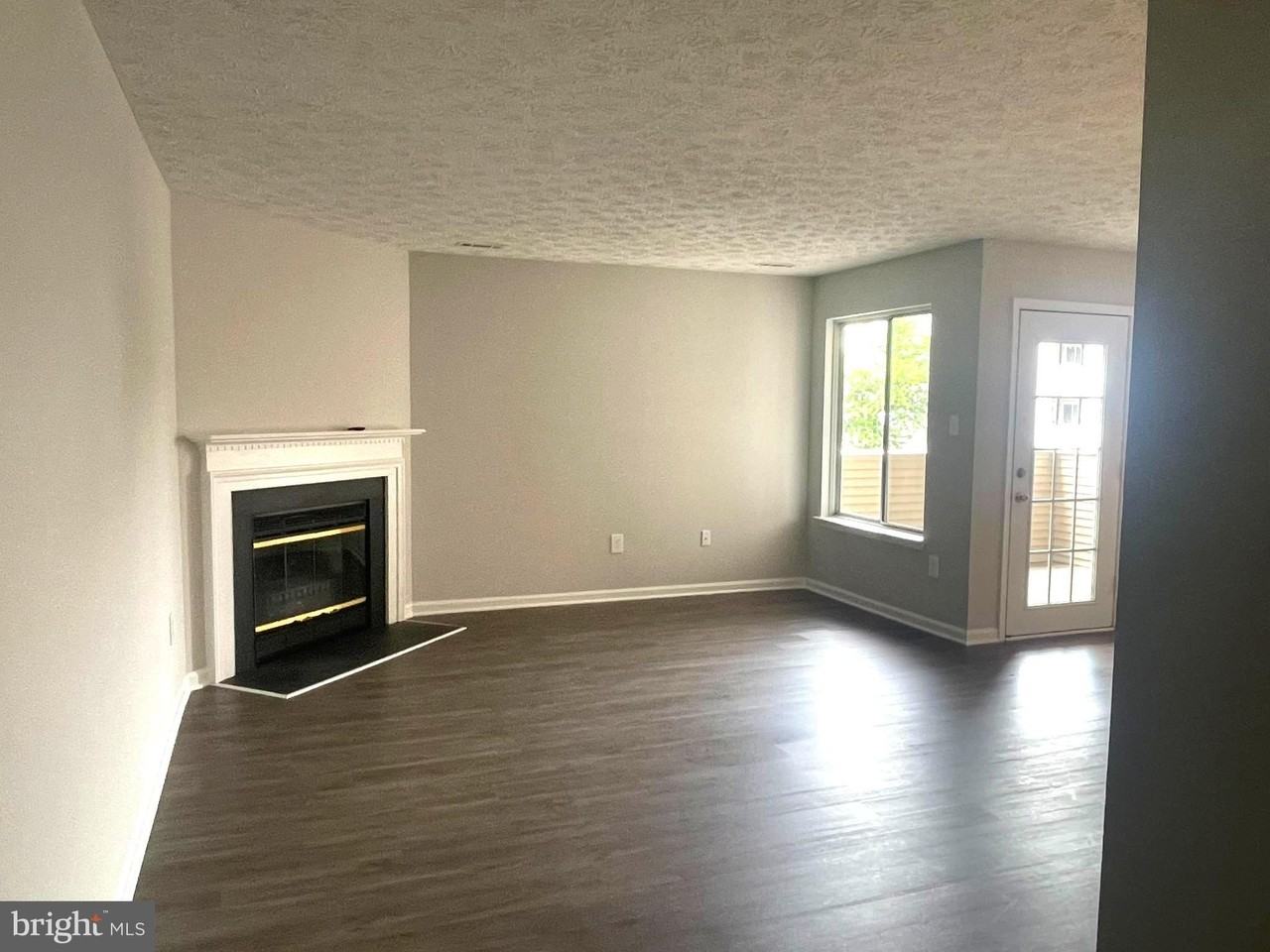 2137 Wainwright Ct #1C - Photo 3 of 20