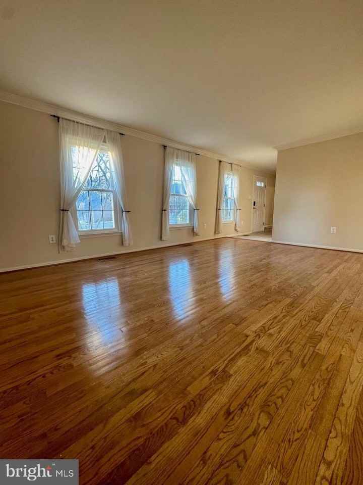 20333 Pleasant Ridge Dr - Photo 2 of 26