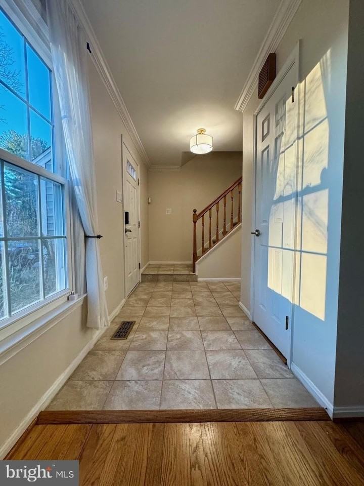 20333 Pleasant Ridge Dr - Photo 4 of 26
