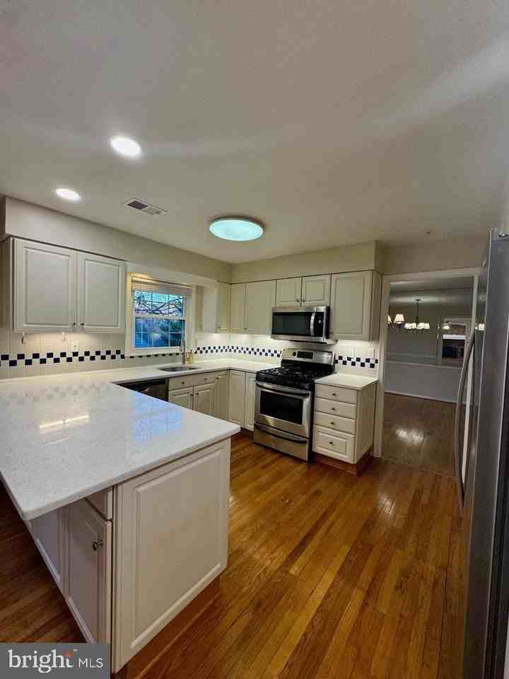 20333 Pleasant Ridge Dr - Photo 5 of 26