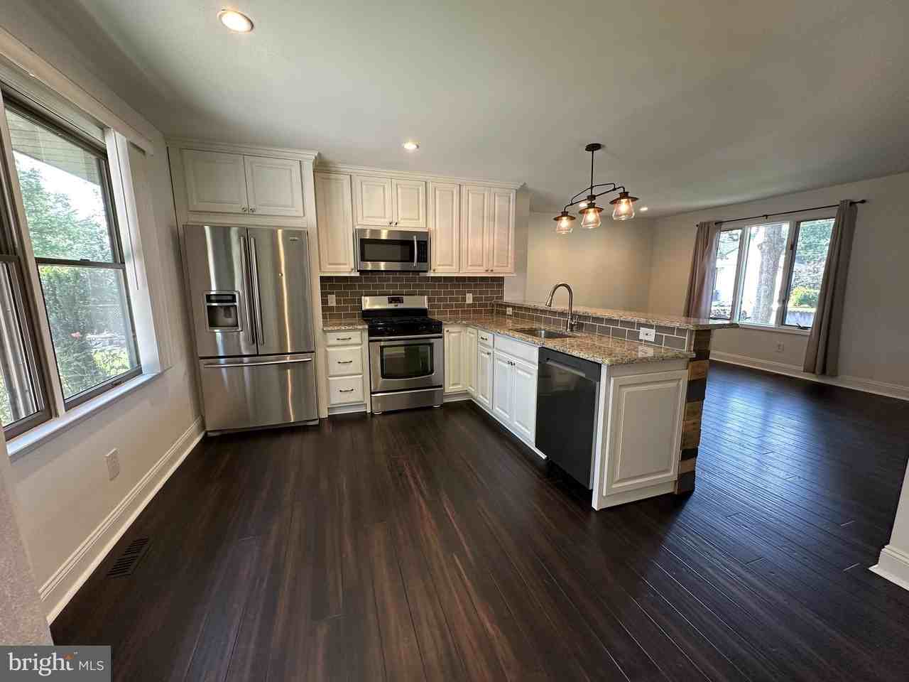 9 Centre Ave - Photo 5 of 13