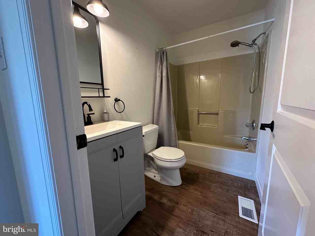 9 Centre Ave - Photo 7 of 13