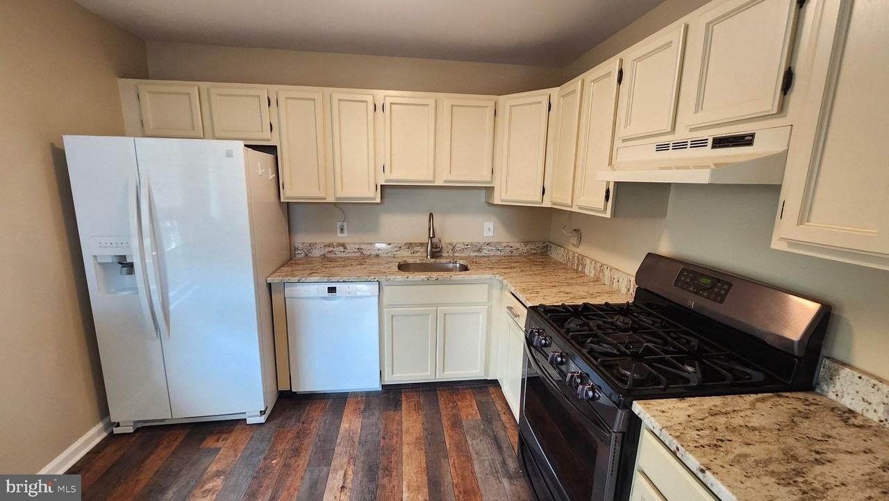 2102 Brookhaven Dr - Photo 3 of 11