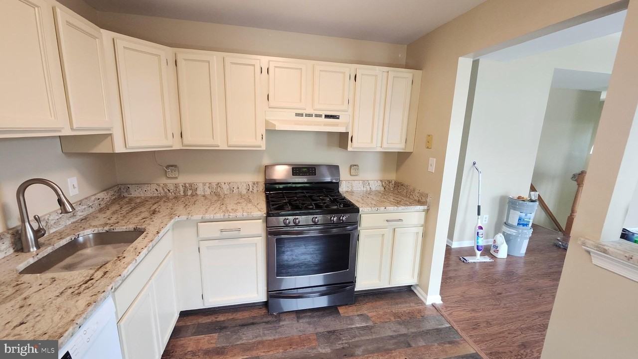 2102 Brookhaven Dr - Photo 4 of 11