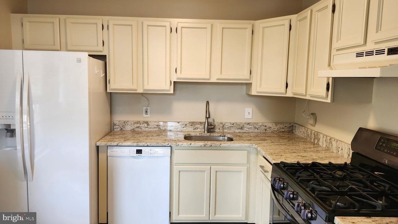 2102 Brookhaven Dr - Photo 5 of 11