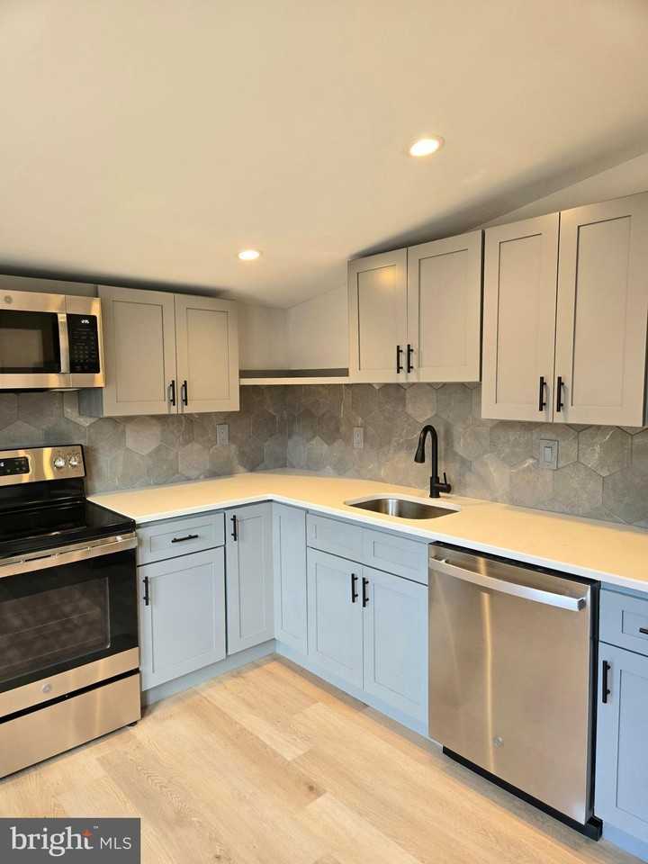 119 Chestnut St #2 - Photo 3 of 23