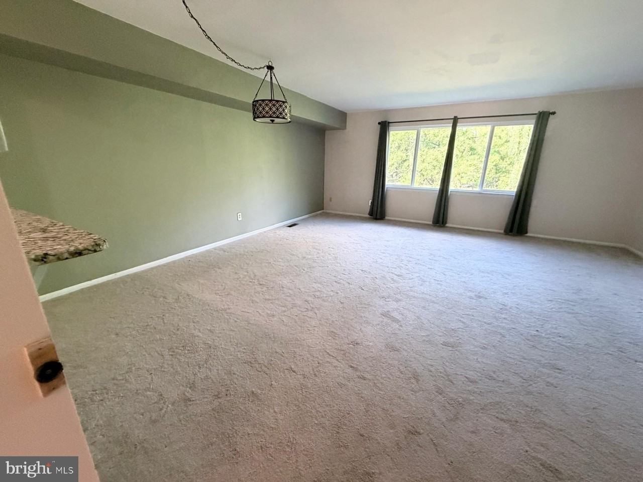 57 Brighton Ct - Photo 3 of 20