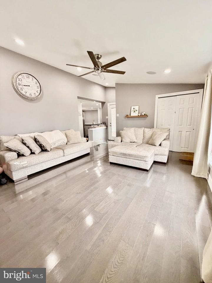 901 Cooke Ln - Photo 5 of 18