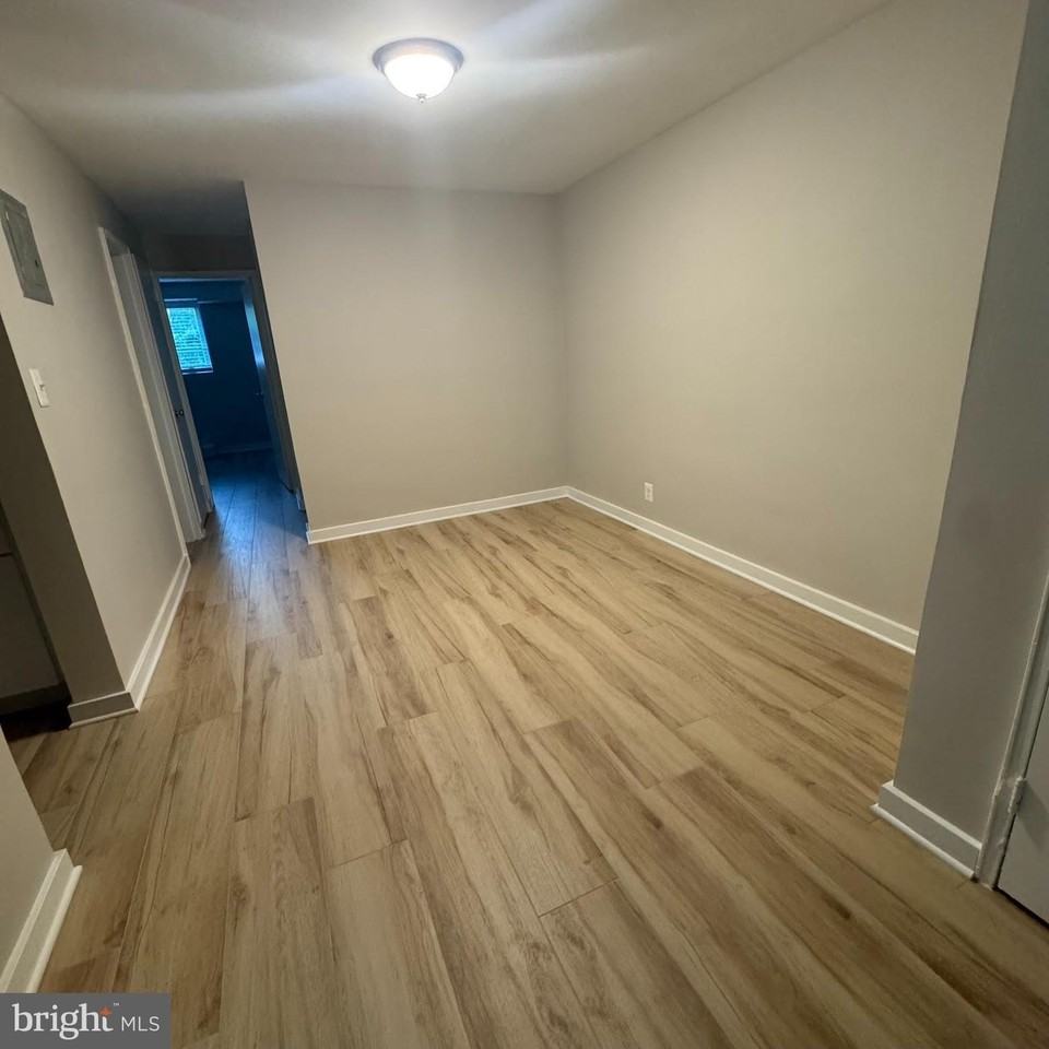 500 S Courthouse Rd #2 - Photo 5 of 16