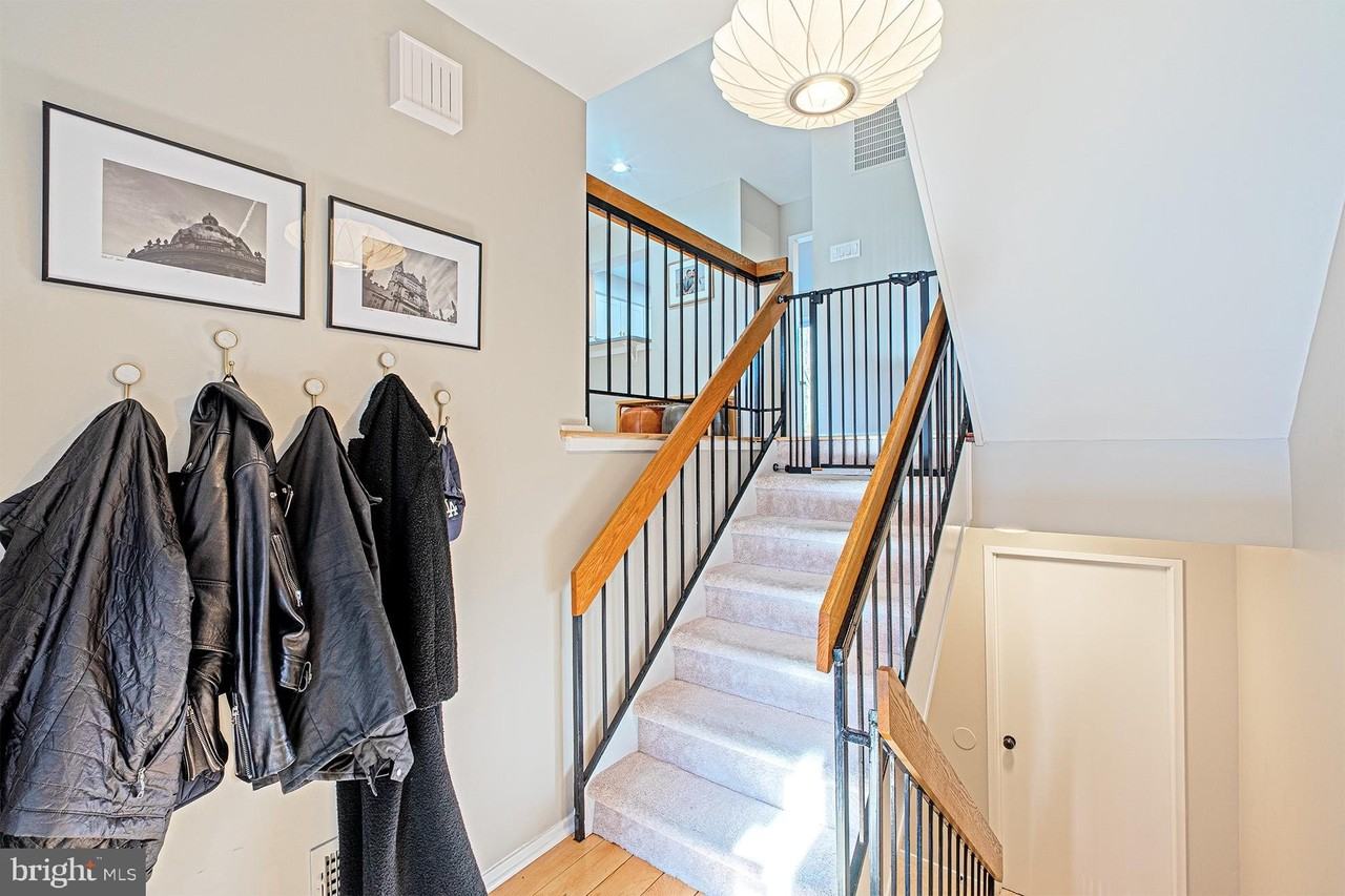 11502 Sunder Ct - Photo 3 of 47