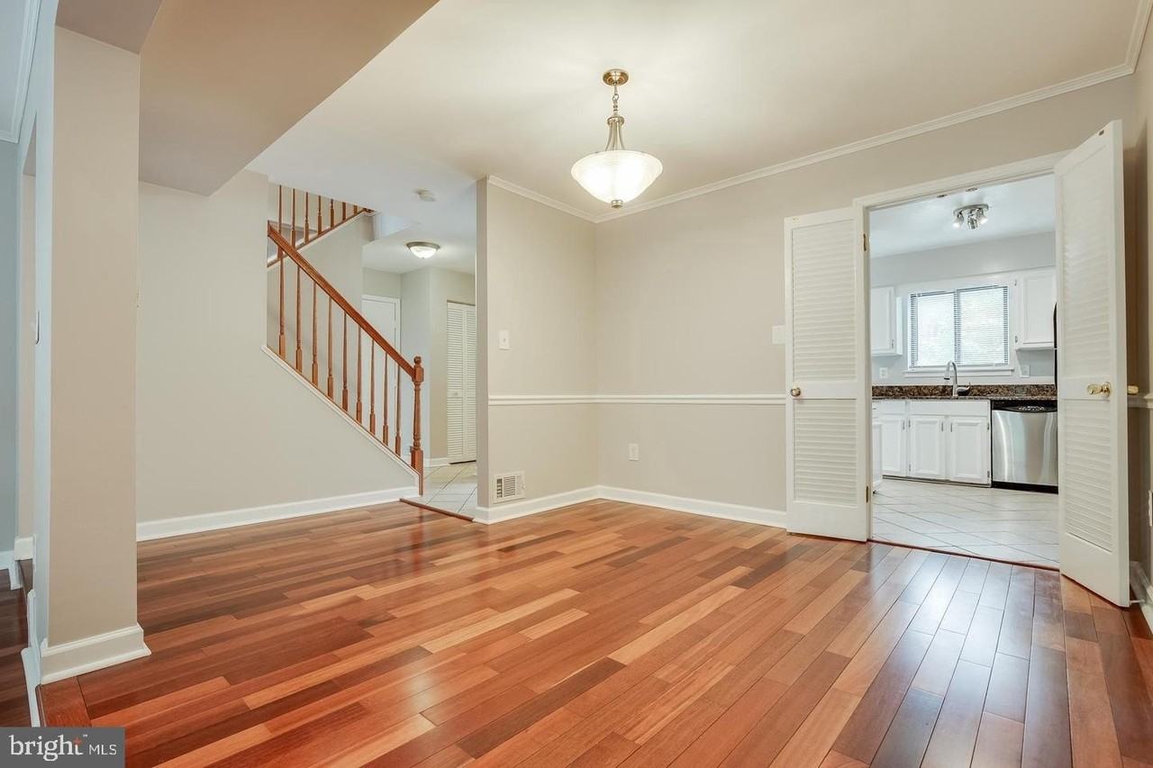 10301 Cherry View Ct - Photo 3 of 20