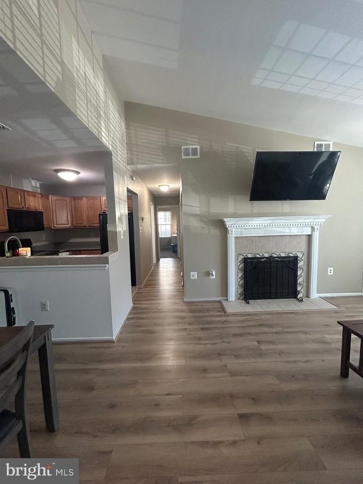 7804 Harrowgate Cir #D - Photo 6 of 31