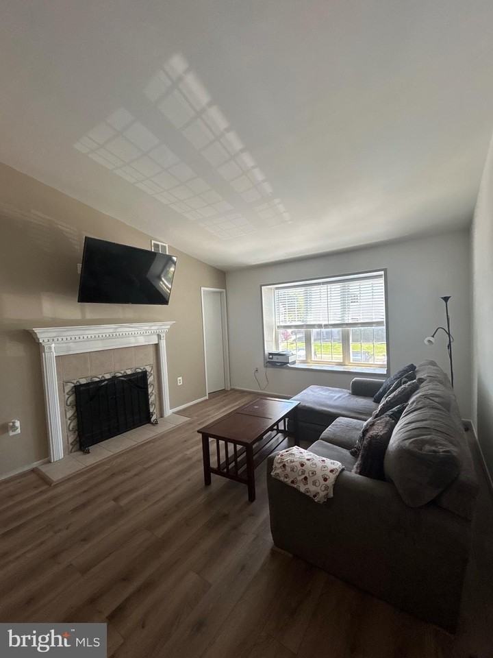 7804 Harrowgate Cir #D - Photo 5 of 25