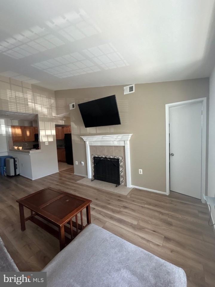 7804 Harrowgate Cir #D - Photo 7 of 25