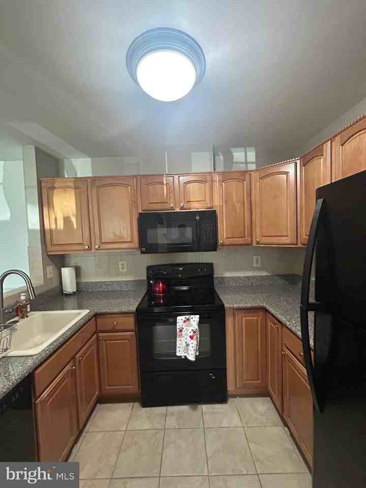 7804 Harrowgate Cir #D - Photo 2 of 25