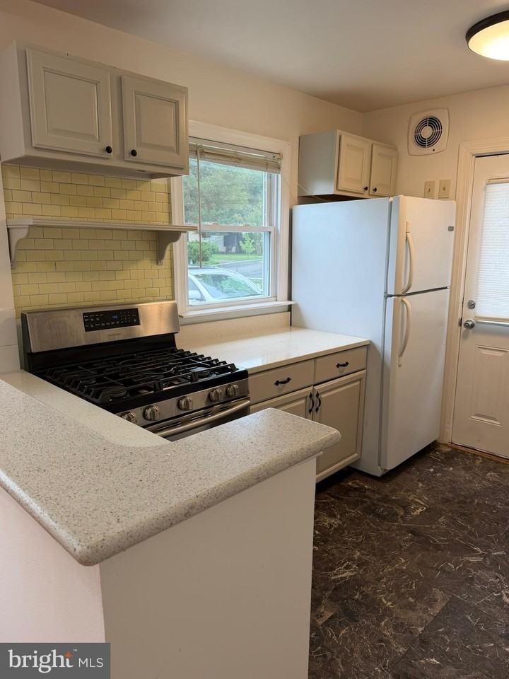 5608 Tremont Dr - Photo 4 of 14