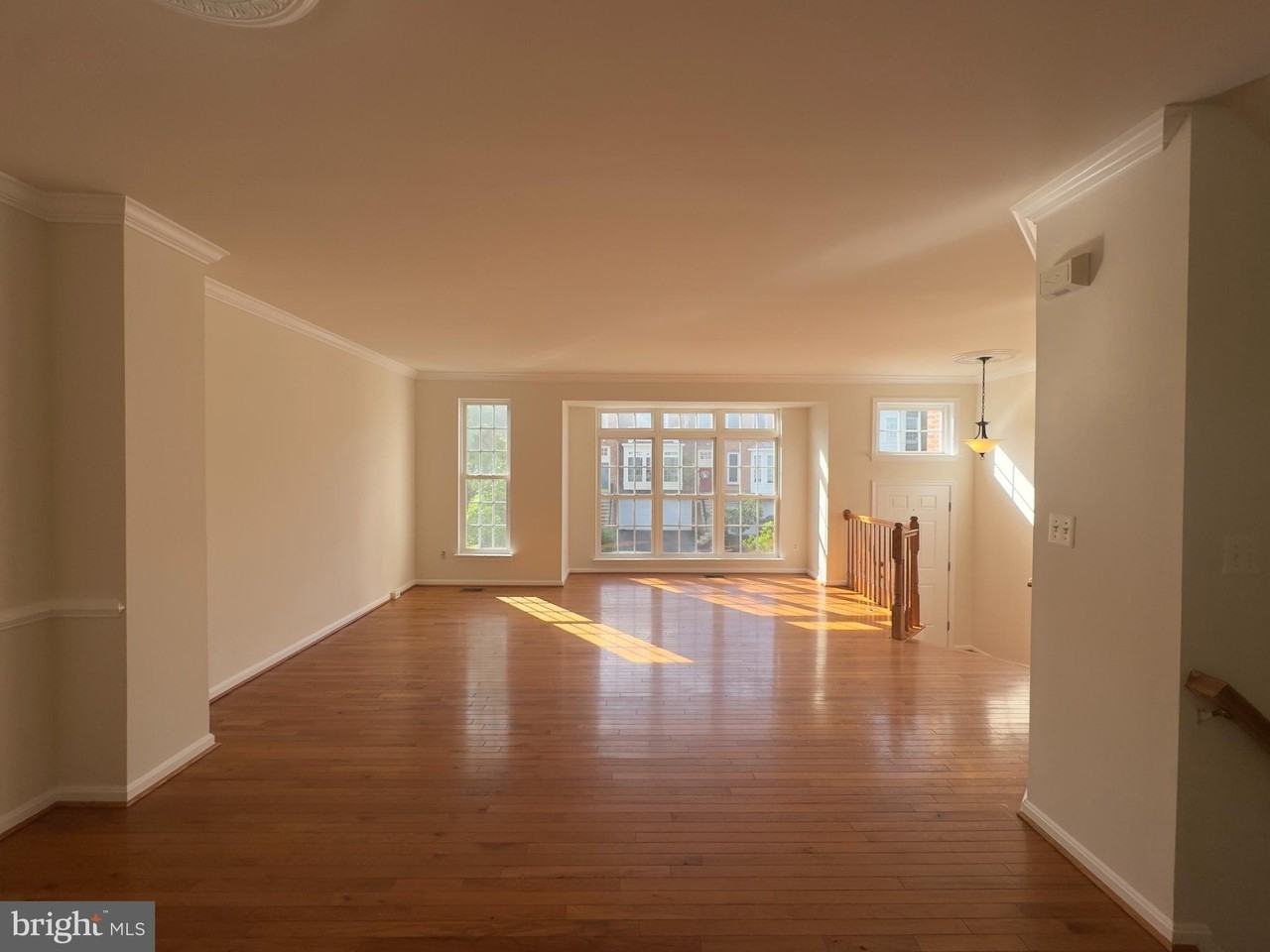 24652 Kings Canyon Sq - Photo 3 of 26