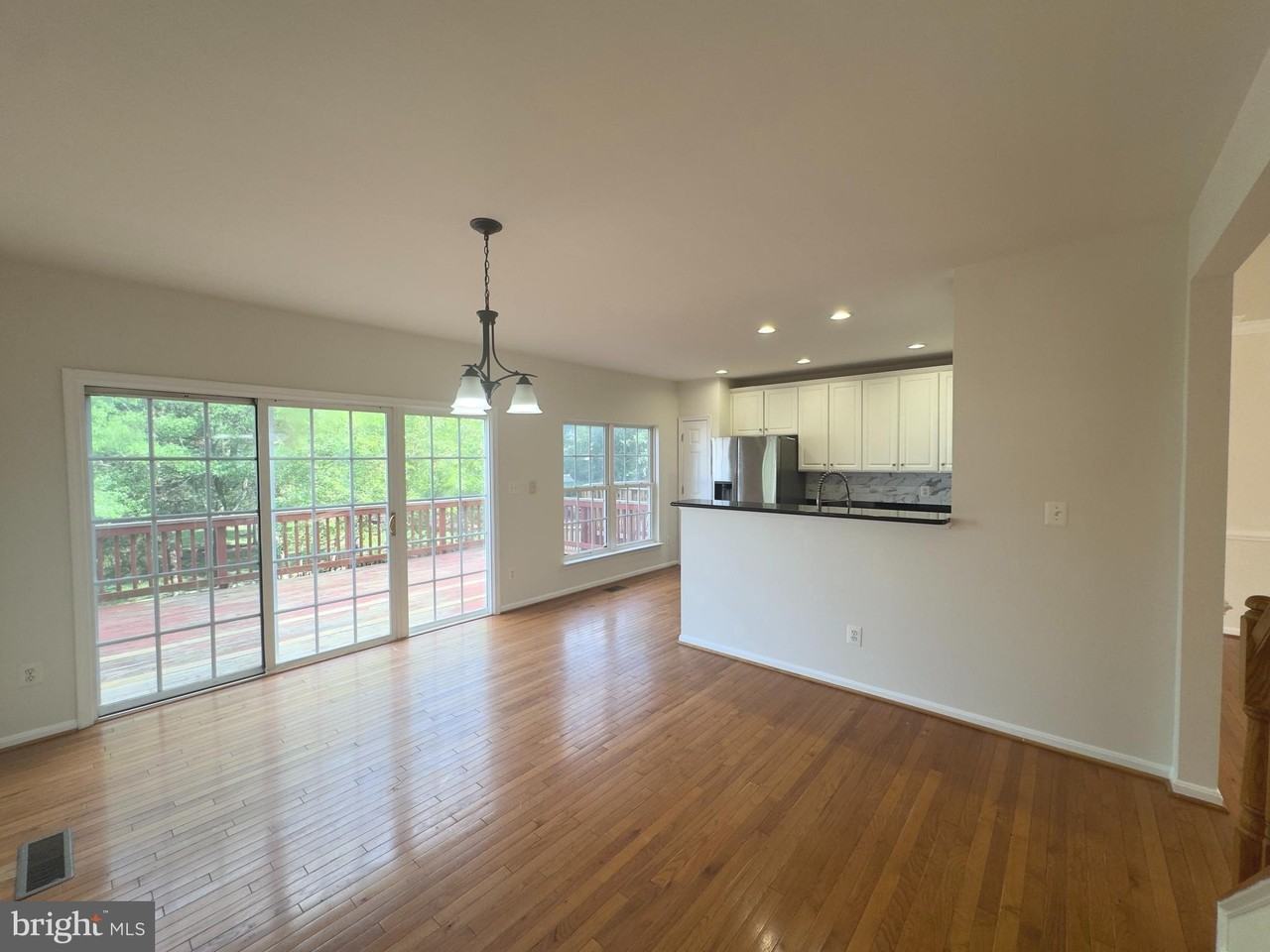 24652 Kings Canyon Sq - Photo 5 of 26