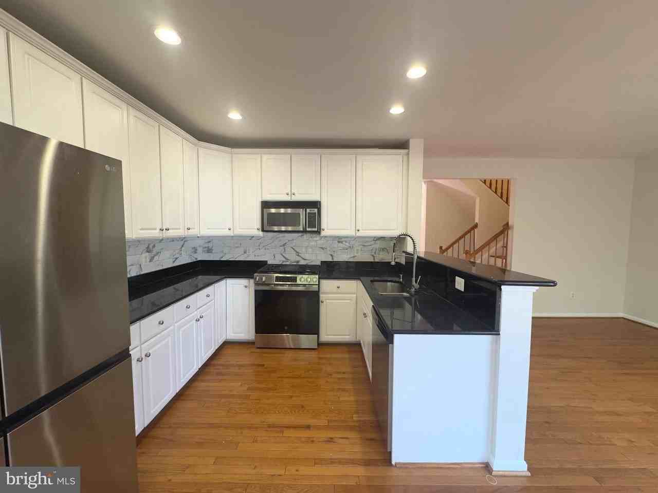 24652 Kings Canyon Sq - Photo 7 of 26