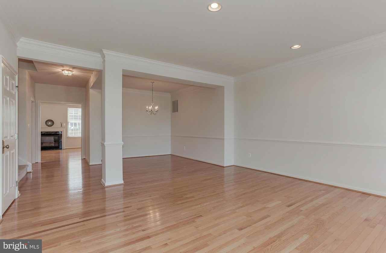22616 Welborne Manor Sq - Photo 2 of 30
